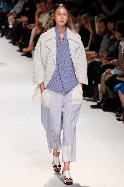 Look 14